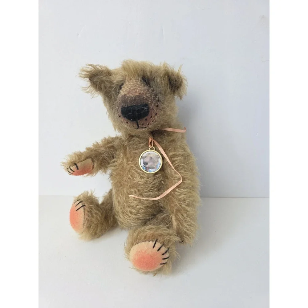 Artist teddy bear by Susan Tantlinger 11